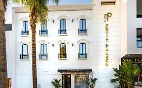 Petit Palace Suites Hotel